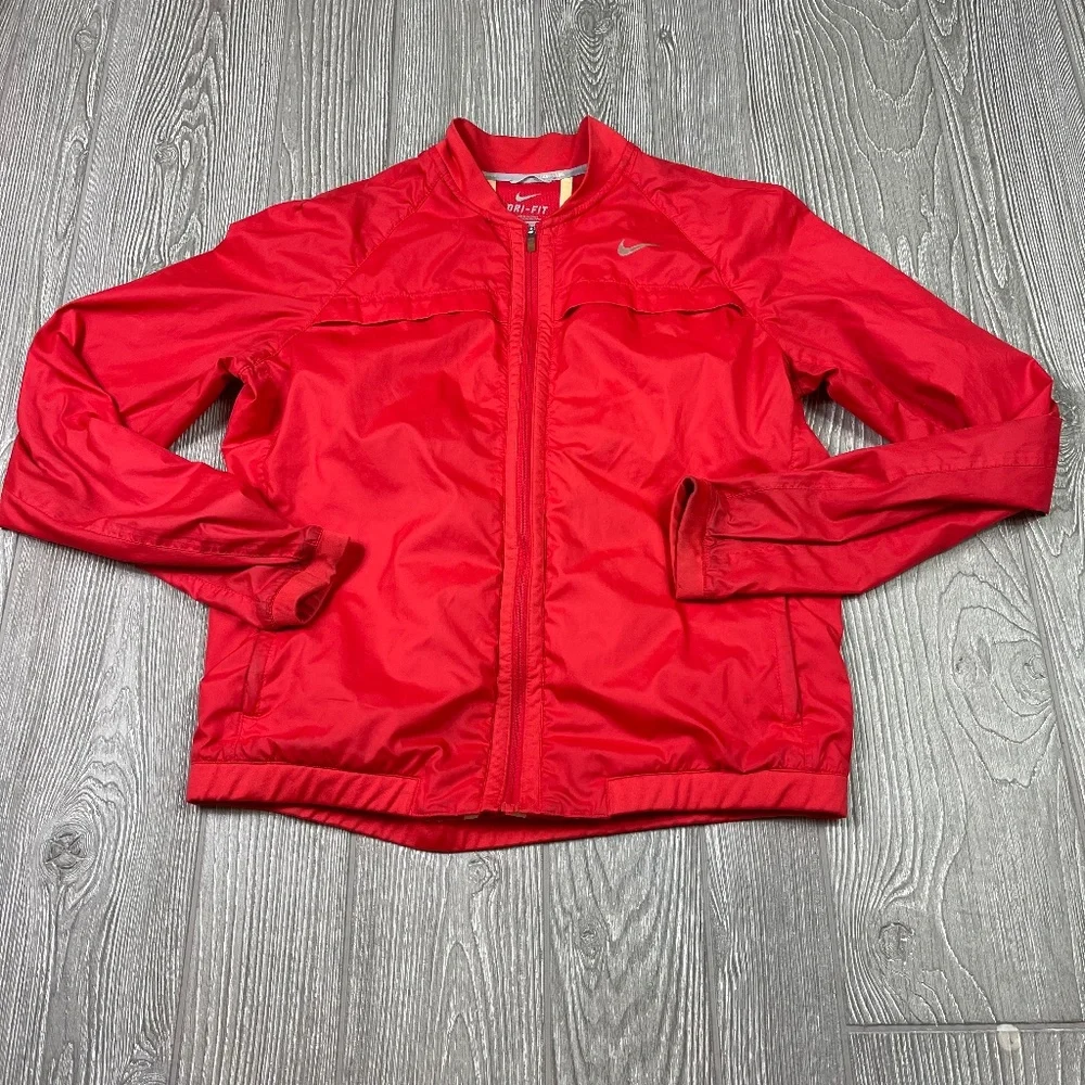 NIKE Running Dri-Fit Sphere Thermal Windbreaker Women’s size M Red